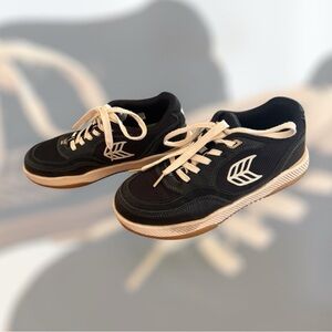 Cariuma Uba Black and Off White Sneakers